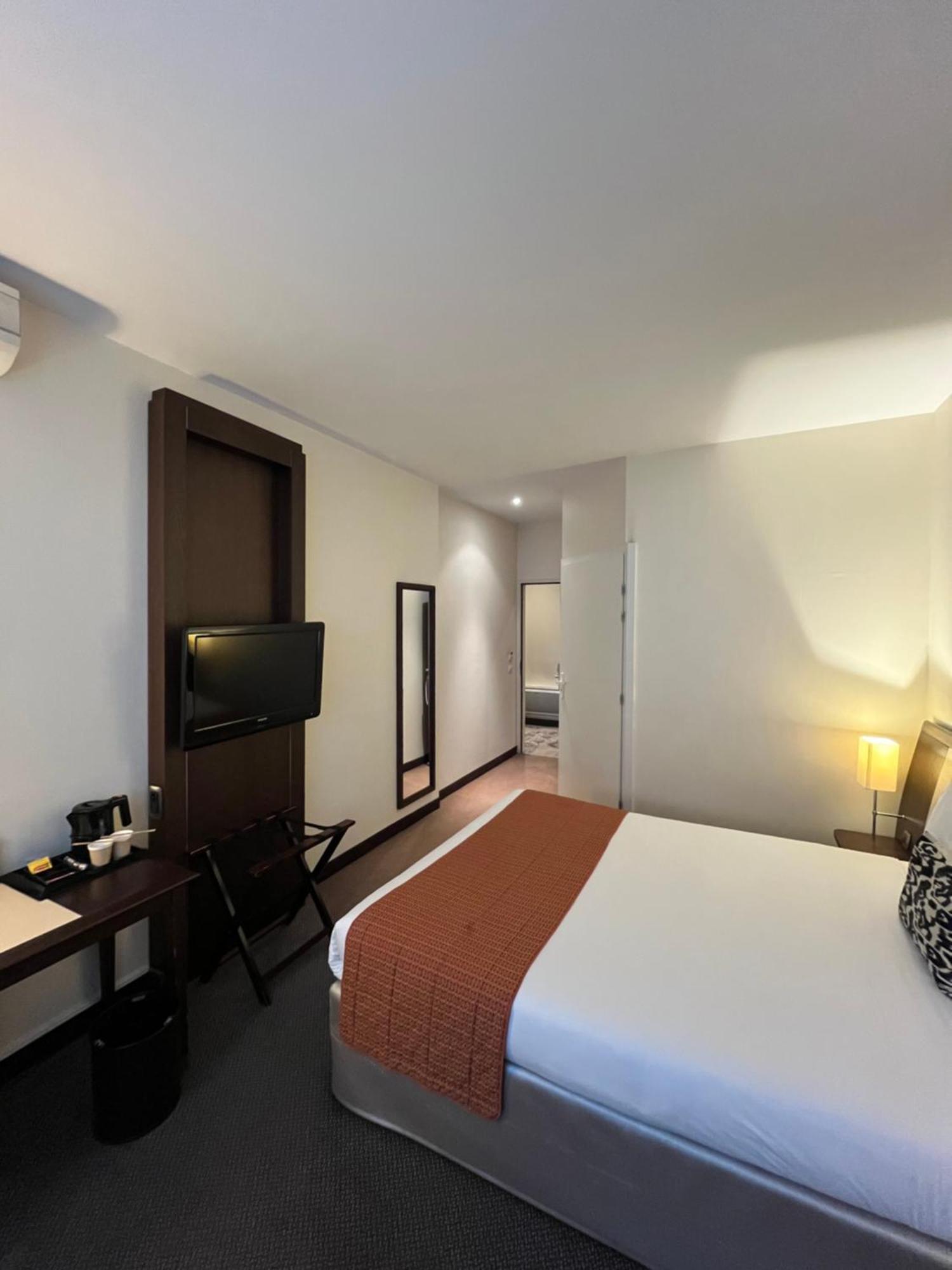 Standard Room 2 Singles Beds
